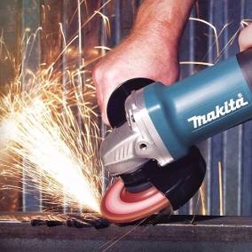 MAKITA MGA700